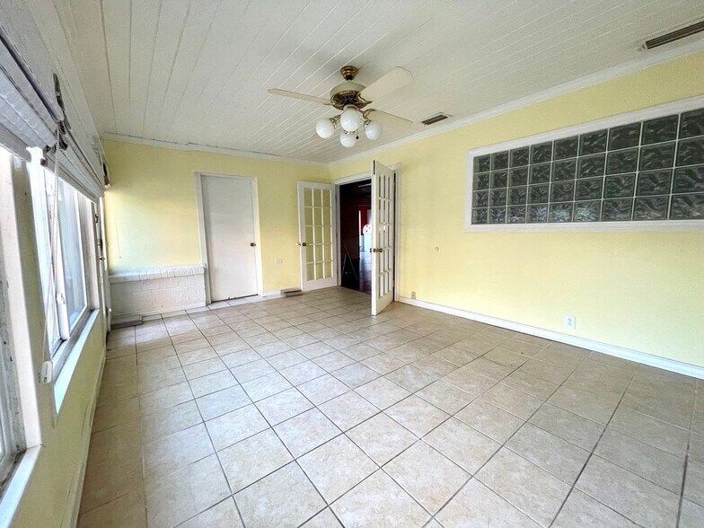Building Photo - 7814 La Manga Dr