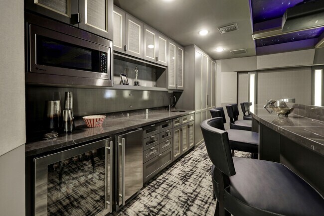 Building Photo - 5610 Lynbrook Dr