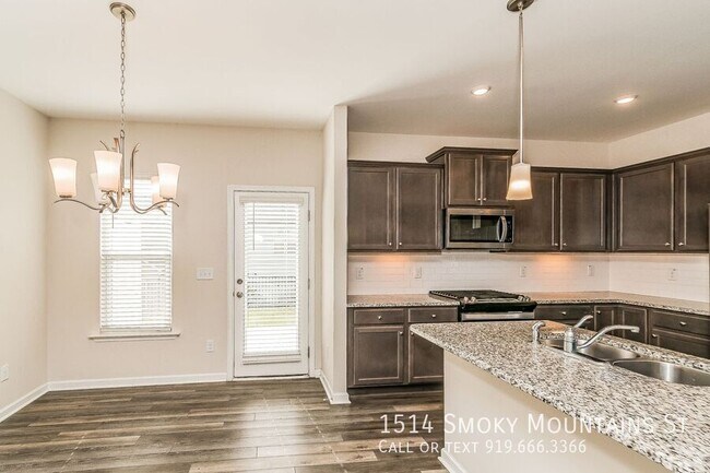 Building Photo - 1514 Smoky Mountains St