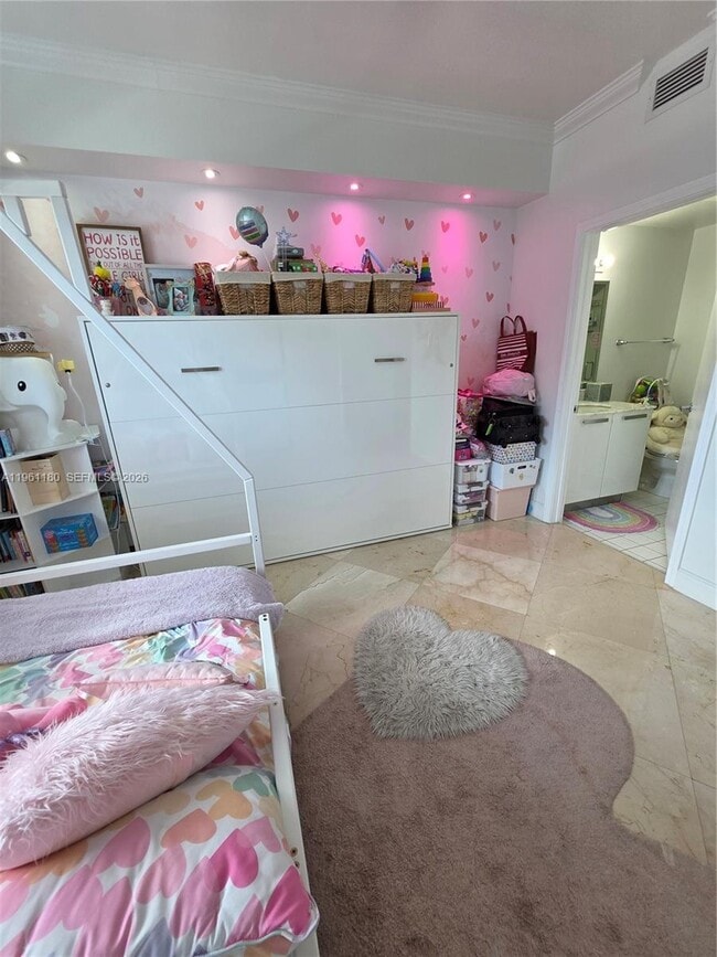 Building Photo - 601 NE 36th St