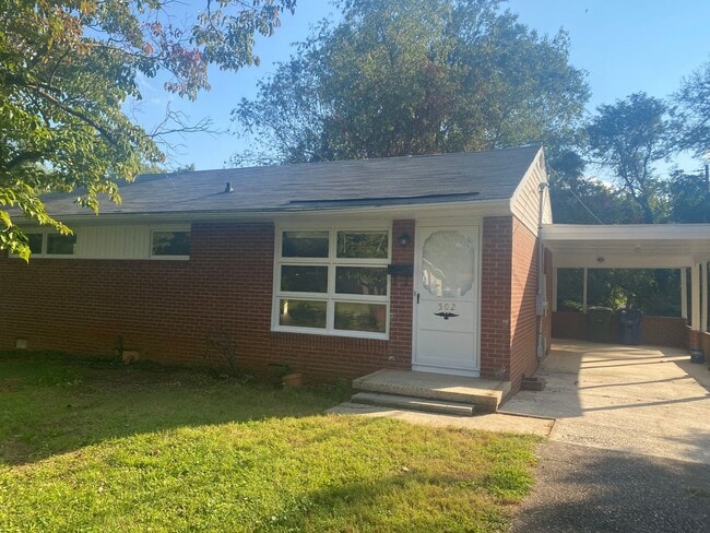 Building Photo - 502 Doggett Dr