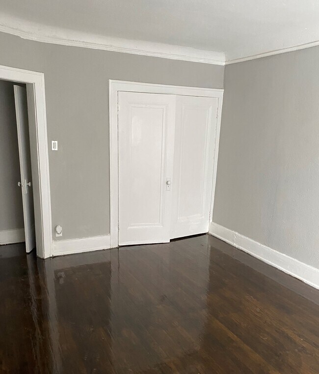 Building Photo - Linwood Apartments