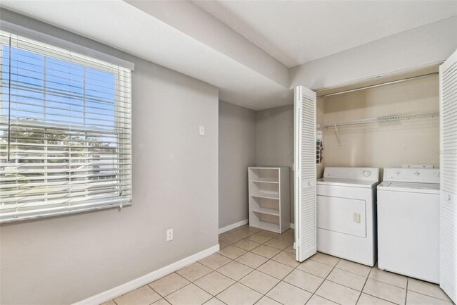 Building Photo - 3404 Latania Dr