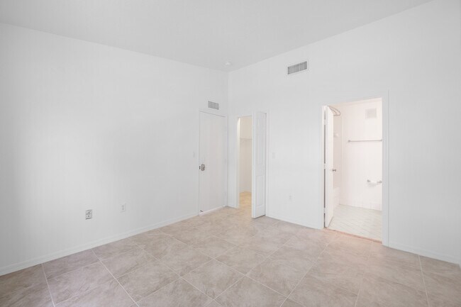 Building Photo - 1261 SE 28th Ct