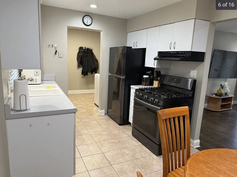 Building Photo - 711 N Kenilworth Ave