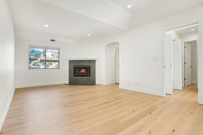 Building Photo - 29 Starview Dr