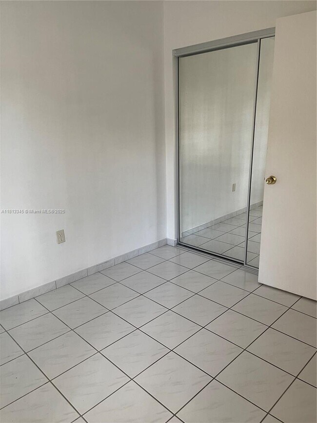 Building Photo - 1131 NW 124th Ct