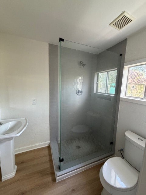 Building Photo - 326 E 1st St