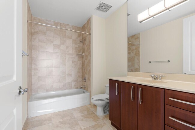 Building Photo - 403 S Sapodilla Ave