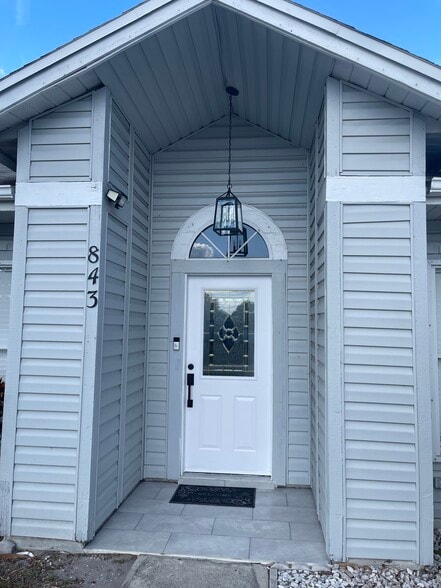 Building Photo - 843 SW Thrift Ave