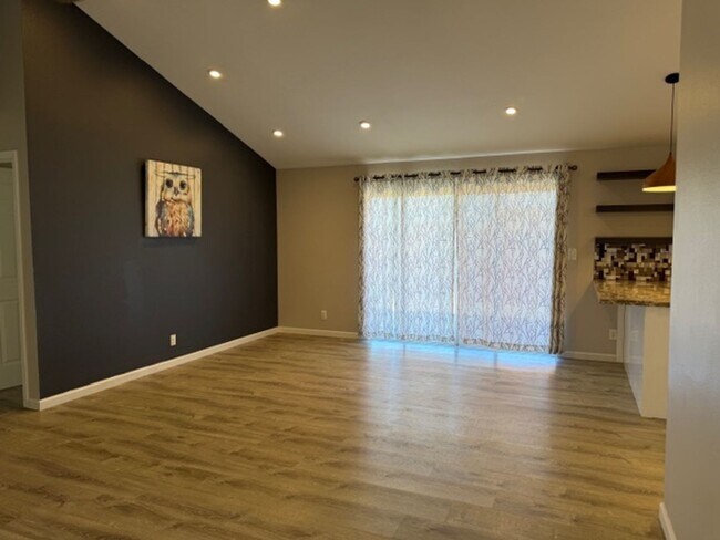 Building Photo - 75 Kaupea St