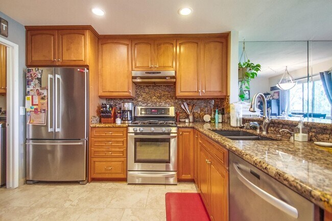 Building Photo - 3064 Avenida Christina