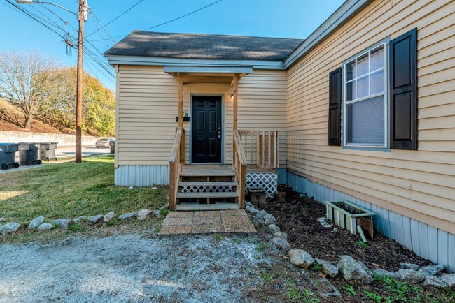 Building Photo - $1,150 - 3 bed/1 bath house for rent in Ha...