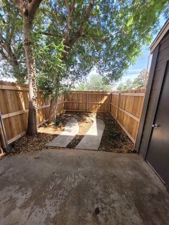 Building Photo - 2 story, 2 bed 2.5 bath townhome at Sagewo...