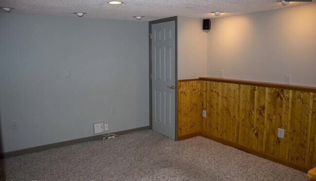 Den/Office - 2604 Parker Ave