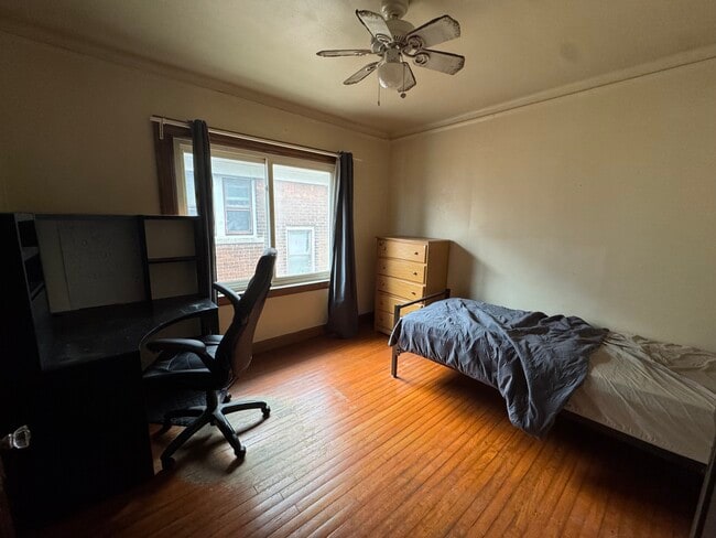 Building Photo - 16554 Fairfield St