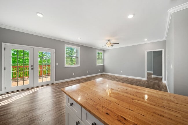 Building Photo - FANTASTIC 4 BEDROOM HOME LOCATED IN KARNS!!