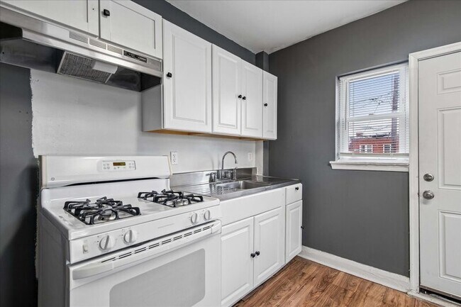 Building Photo - 1401 N Potomac St