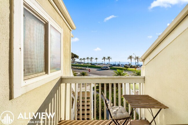 Building Photo - OCEAN VIEWS AND UPGRADED 2 BED/ 2 BATH UPP...