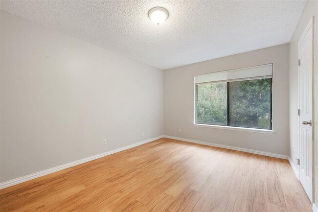 Building Photo - 9520 Quail Village Ln