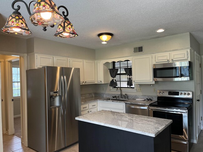 Building Photo - 1800 Allenby Rd