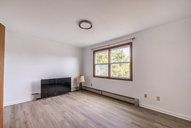 Building Photo - 97 Bowe Ave