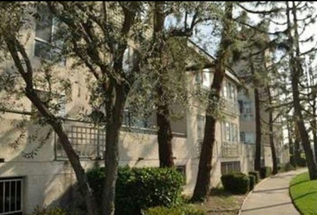 Primary Photo - 15000 Downey Ave