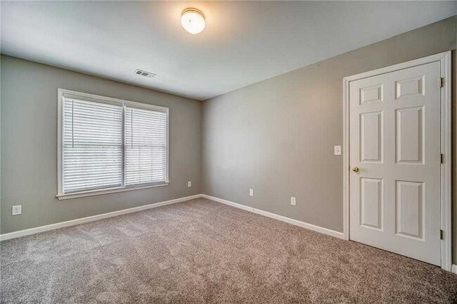 Building Photo - 716 Parkside Dr