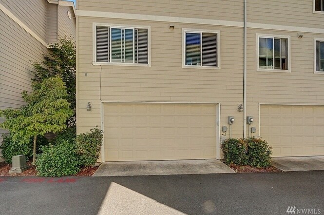 2 car Garage - 440 Tacoma Ave NE