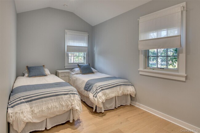 Building Photo - 130 Village Ln