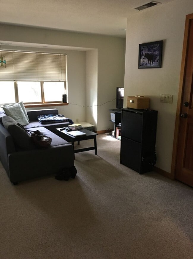 Building Photo - 301 7th St