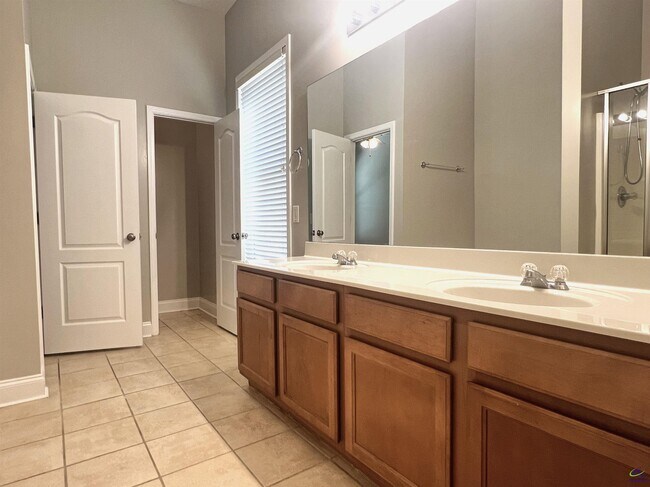 Building Photo - 760 Ivy Brook Way