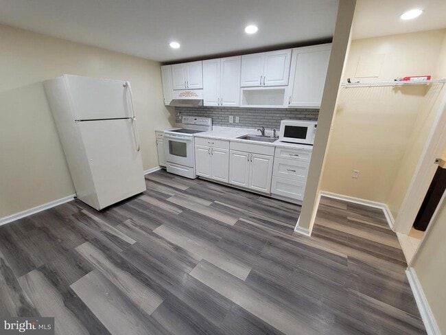 Building Photo - 5116 Caverly Pl