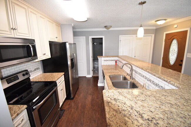 Building Photo - Coming Soon~ 3 Bedroom and 2 Bath- Great Outdoor Space (Pets Negotiable)