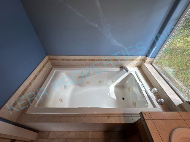Building Photo - THE FIRST MONTH'S RENT IS FREE! Charming 3-Bedroom Tri-Level Retreat in Estacada with Spacious 19...