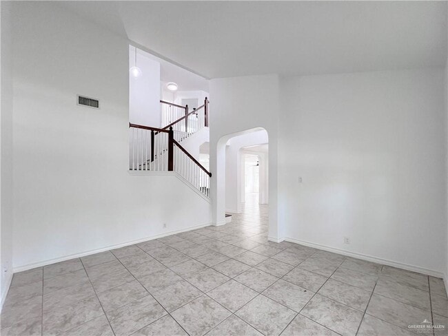 Building Photo - 2416 Fullerton Ave