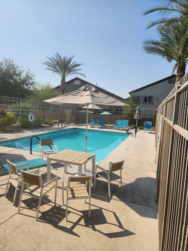 Building Photo - 3 bedroom/ 2 bath condo in gated community