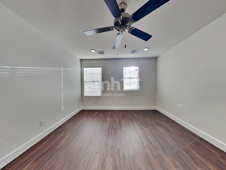 Building Photo - 274 Yasmin Daylily Pl