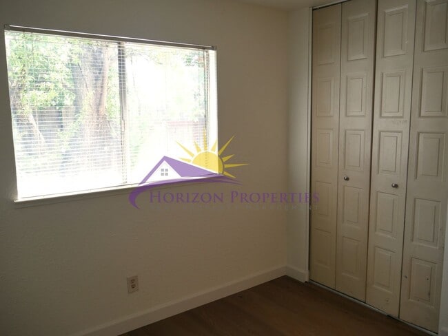Building Photo - Open 4 Bed 2 Bath 1,407sqft Single Family Home