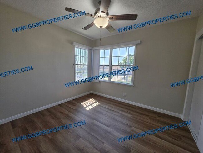 Building Photo - Gorgeous Turnkey 4 BD / 2.5 BA Home in Hawthorne