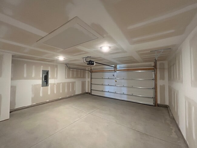 Building Photo - 1237 Pampas Grass Dr