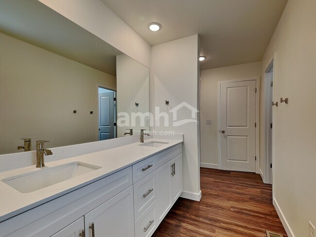 Building Photo - 3572 N Annabell St