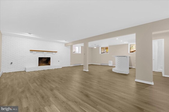 Building Photo - 7643 Paradise Beach Rd