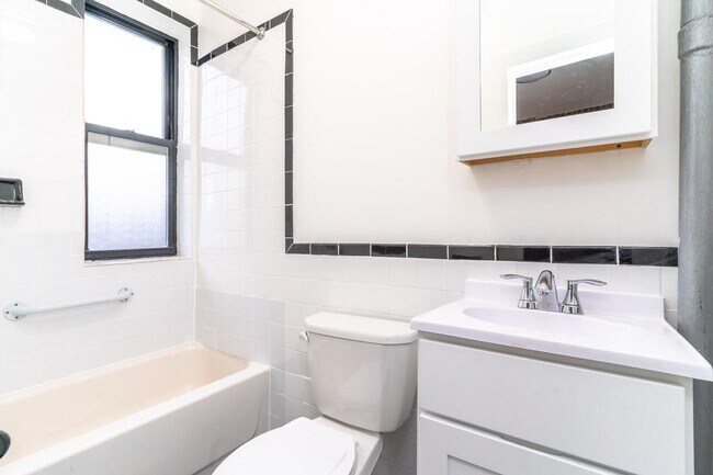 Building Photo - 134 Boerum St