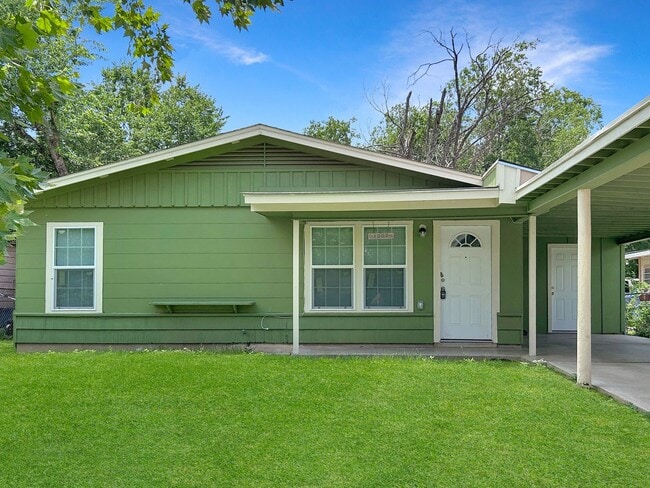 Primary Photo - Cozy, Remodeled 2BR with Covered Parking &...