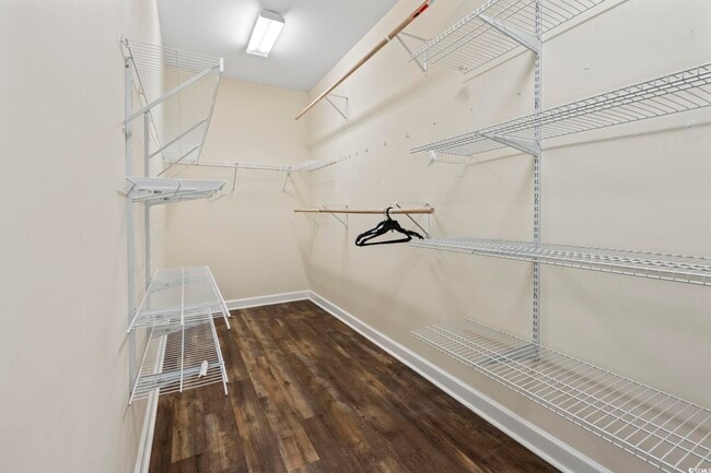 Building Photo - 7005 Wellesly Ct