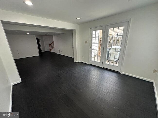 Building Photo - 1327 Lewis Ln