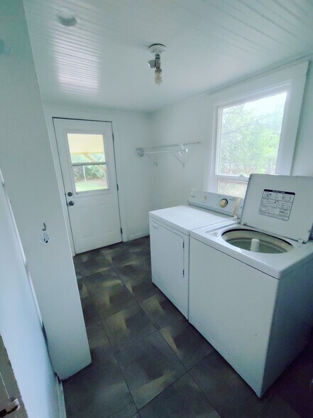 mud room - 1611 Person Ct