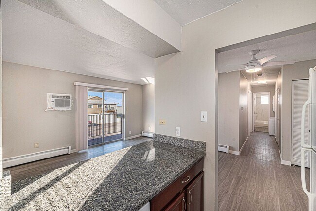 Building Photo - Updated 2 Bed 1 Bath Townhome in HAMPDEN VILLAS!