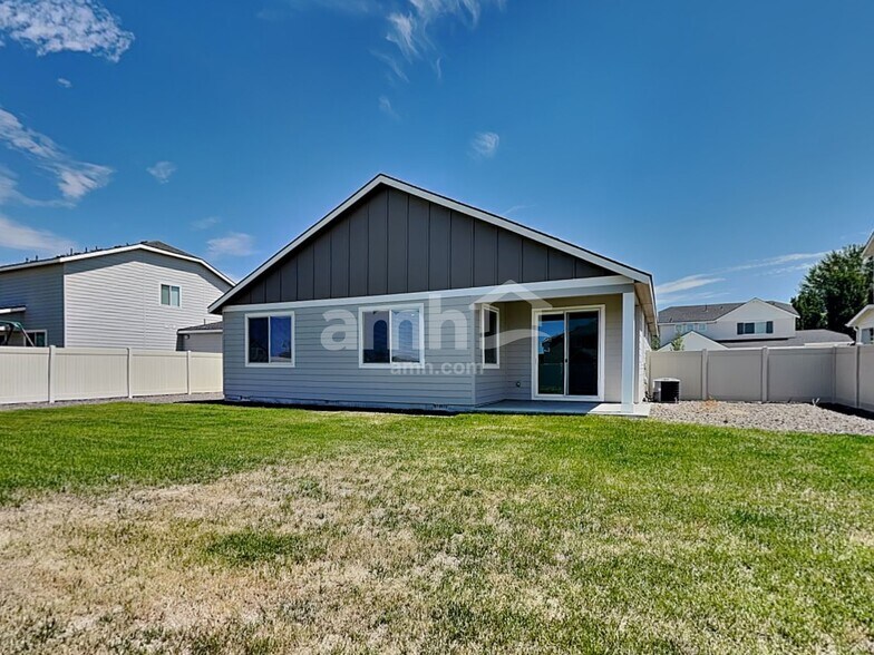 Building Photo - 941 N Rivermist Pl